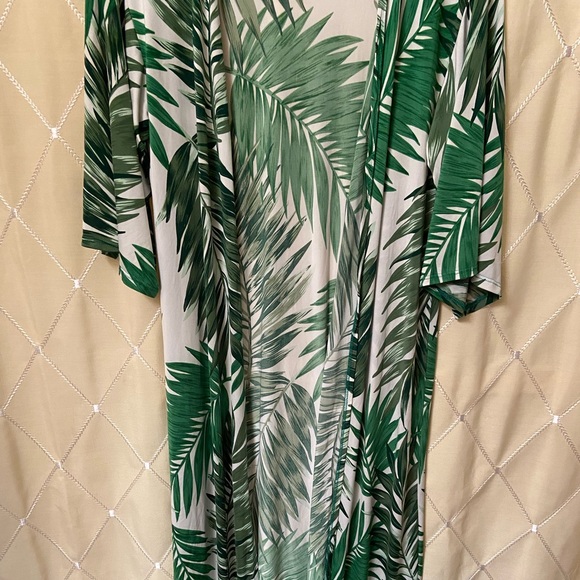 Tropical palm leaf print robe/swim cover up - Picture 2 of 3
